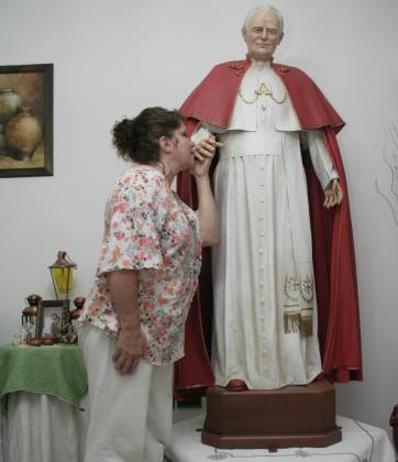 La estatua realista de Juan Pablo II La estatua realista de Juan Pablo II