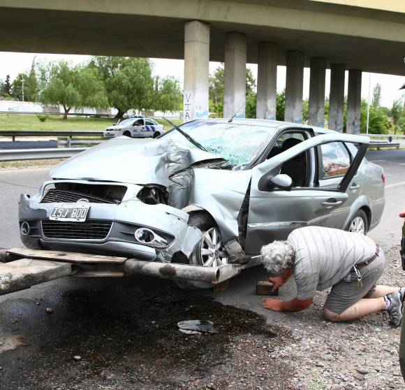 Contra un poste de luz Contra un poste de luz