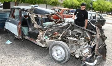 Ebrio, debajo de un colectivo Ebrio, debajo de un colectivo
