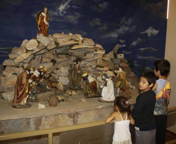 Al pesebre, con una moneda Al pesebre, con una moneda