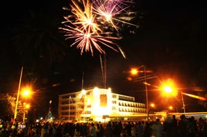La fiesta fue en el cielo, el picnic fue sobre el pastito La fiesta fue en el cielo, el picnic fue sobre el pastito