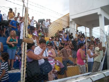 Catherine Fulop sorprendió a un sanjuanino en el Club Colón Catherine Fulop sorprendió a un sanjuanino en el Club Colón