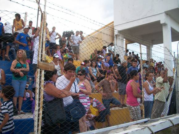 Catherine Fulop sorprendió a un sanjuanino en el Club Colón Catherine Fulop sorprendió a un sanjuanino en el Club Colón