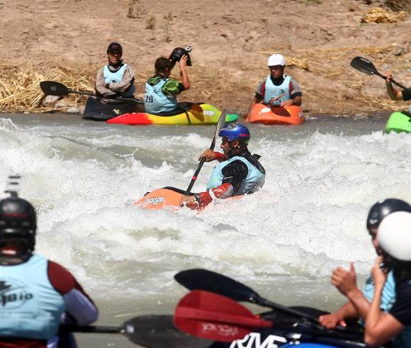Autorizan la práctica de kayak, pero sin la presencia de público