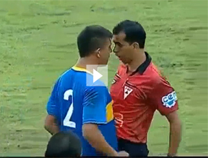 Darío Cvitanich besó a Chechu Bonelli en plena entrevista Darío Cvitanich besó a Chechu Bonelli en plena entrevista