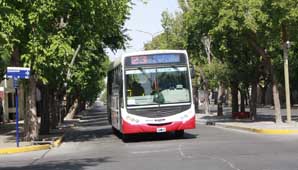 Pocos colectivos y muchos remises en las calles Pocos colectivos y muchos remises en las calles