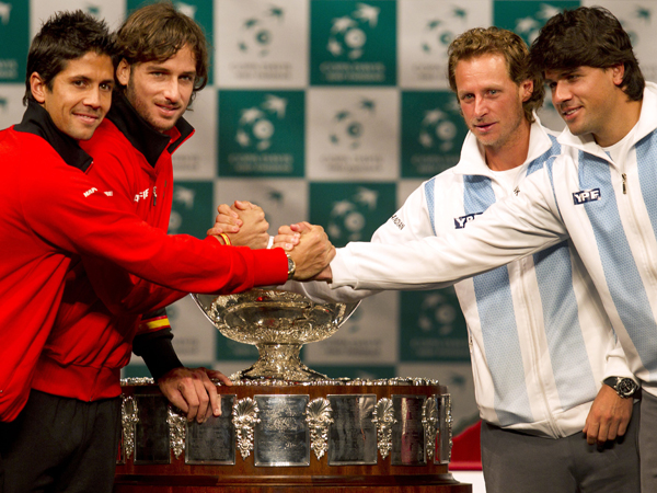 Argentina a un set del triunfo en dobles ante España Argentina a un set del triunfo en dobles ante España