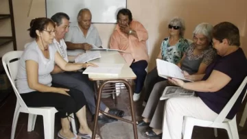 Los vecinos que se unieron para enseñar a leer y escribir a la gente Los vecinos que se unieron para enseñar a leer y escribir a la gente