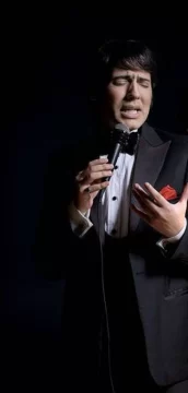 “Yo juego a ser Sandro y la gente juega a ver a Sandro” “Yo juego a ser Sandro y la gente juega a ver a Sandro”