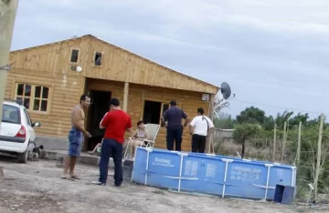 Le llevan hasta un arma a un gendarme Le llevan hasta un arma a un gendarme