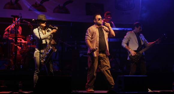 Show con déjà vu de rock sobre el escenario Show con déjà vu de rock sobre el escenario