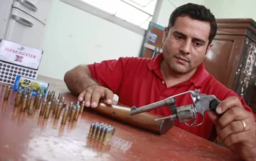 Secuestran un revólver y cartuchos Secuestran un revólver y cartuchos