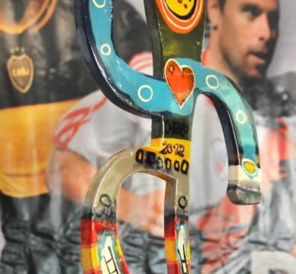 Un trofeo original al ganador Un trofeo original al ganador