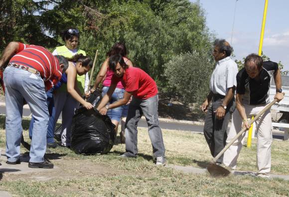 Santa Lucía: limpian plazas, calles y casas Santa Lucía: limpian plazas, calles y casas