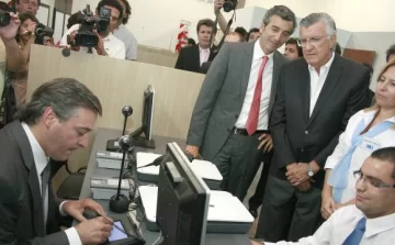 Habilitarán línea telefónica para gestión del nuevo DNI Habilitarán línea telefónica para gestión del nuevo DNI