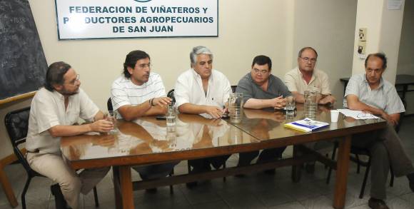 El Gobierno no descarta comprar uva y hacer mosto El Gobierno no descarta comprar uva y hacer mosto