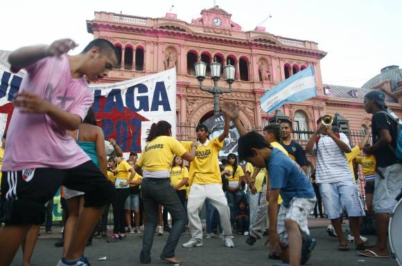Saludo suave de Gioja para no incomodar Saludo suave de Gioja para no incomodar