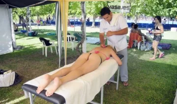 Sesiones de masaje a la orilla de la pileta Sesiones de masaje a la orilla de la pileta