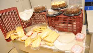 Decomisaron mercadería vencida de un supermercado Decomisaron mercadería vencida de un supermercado