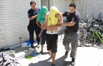 Frustran un robo y caen dos jóvenes Frustran un robo y caen dos jóvenes