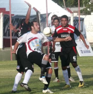 Alianza frenó al puntero y se prendió Alianza frenó al puntero y se prendió