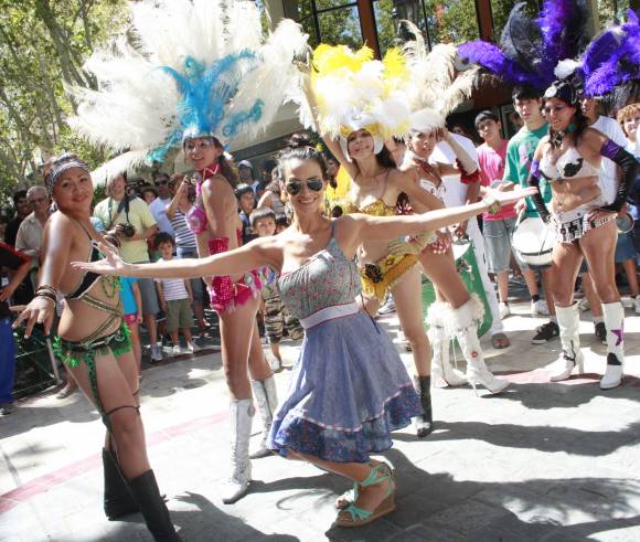 Un carnaval en la Peatonal Un carnaval en la Peatonal