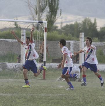 Sport lo dio vuelta y se subió a la cima del grupo Sport lo dio vuelta y se subió a la cima del grupo