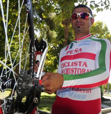 Plomero de día, ciclista de noche Plomero de día, ciclista de noche