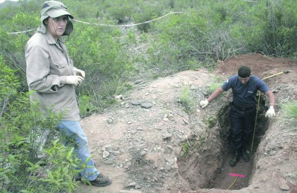 Hallan restos de un pie en una fosa ¿fue un homicidio? Hallan restos de un pie en una fosa ¿fue un homicidio?