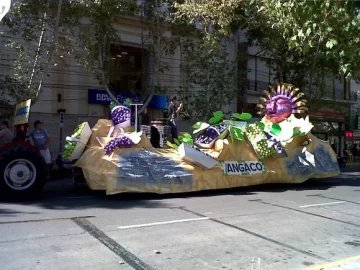 En una verdadera fiesta de color y calor, una multitud disfrutó del Carrusel del Sol En una verdadera fiesta de color y calor, una multitud disfrutó del Carrusel del Sol
