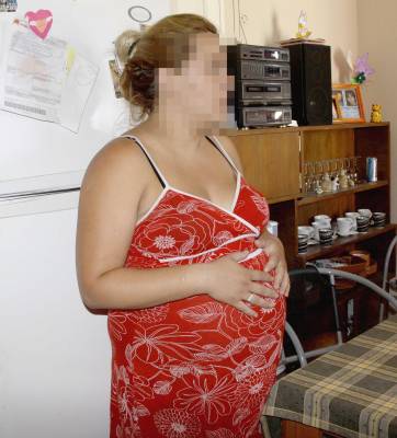 Le patean el vientre a una embarazada para robarle la cartera Le patean el vientre a una embarazada para robarle la cartera