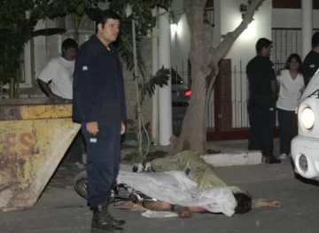 Un niño chocó y murió Un niño chocó y murió