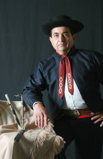 Vuelve la voz de los gauchos Vuelve la voz de los gauchos