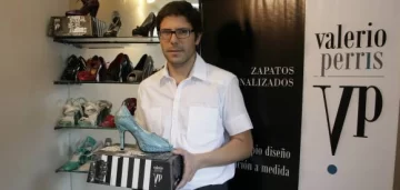 El hombre que crea pensando en los pies de las sanjuaninas El hombre que crea pensando en los pies de las sanjuaninas