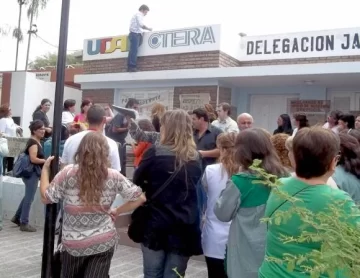 El Gobierno no descarta dar aumento por decreto El Gobierno no descarta dar aumento por decreto