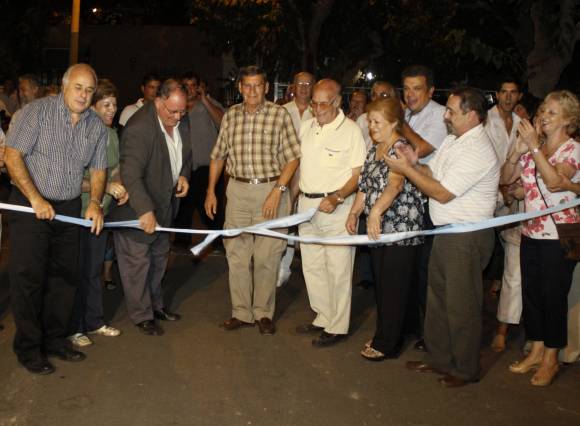 Pavimento nuevo para cuatro calles Pavimento nuevo para cuatro calles