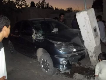 Arrasó con todo y chocó una pilastra Arrasó con todo y chocó una pilastra