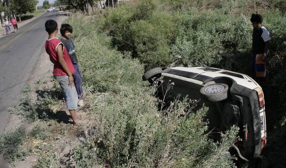 Nueve heridos por tres vuelcos en sólo 10 horas Nueve heridos por tres vuelcos en sólo 10 horas