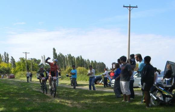 Arias anduvo en moto Arias anduvo en moto