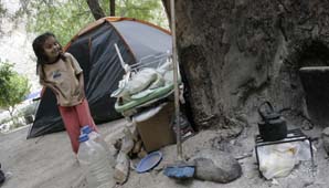 La familia que vive en una carpa no acepta las ofertas del gobierno La familia que vive en una carpa no acepta las ofertas del gobierno