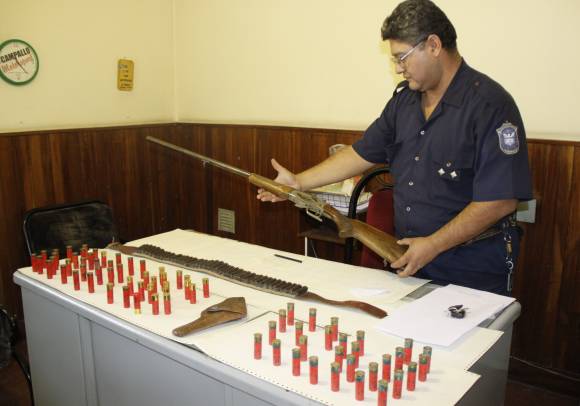 Amenazó con un arma a un judicial Amenazó con un arma a un judicial