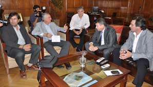 Gioja llegó acompañado por Gahona en claro gesto político Gioja llegó acompañado por Gahona en claro gesto político