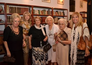 Homenaje municipal a mujeres destacadas Homenaje municipal a mujeres destacadas