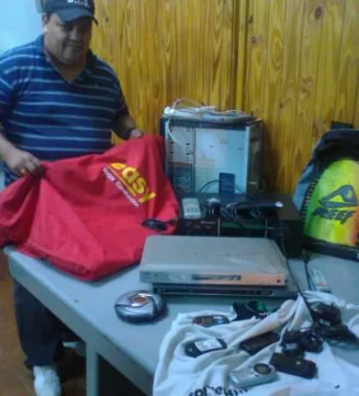 Esclarecen 2 robos y buscan un prófugo Esclarecen 2 robos y buscan un prófugo