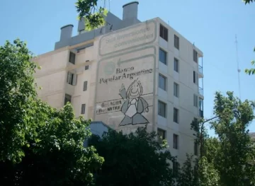 Carteles callejeros que le ganan al paso del tiempo Carteles callejeros que le ganan al paso del tiempo