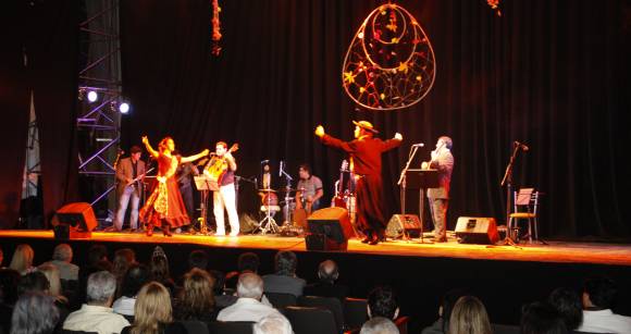 Una primera función llena de aplausos y admiración Una primera función llena de aplausos y admiración