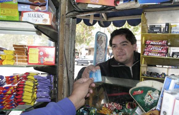 Algunos kioscos todavía cobran el plus que es ilegal Algunos kioscos todavía cobran el plus que es ilegal