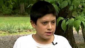 Joven con cuerpo de niño Joven con cuerpo de niño