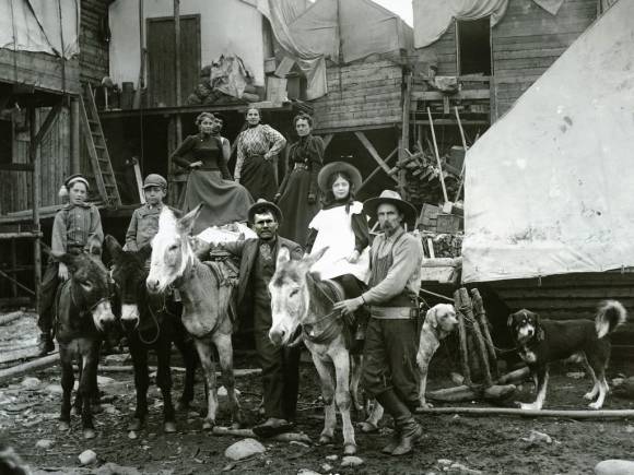 El jean, todo un precursor del campamento a la moda El jean, todo un precursor del campamento a la moda