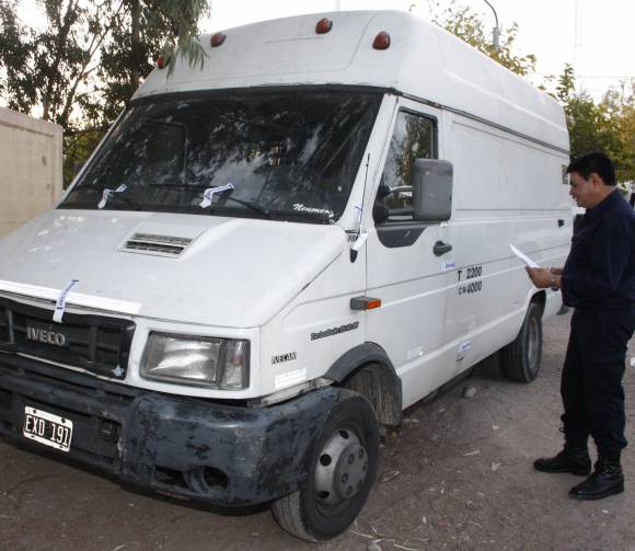 Por GPS, hallaron una combi robada Por GPS, hallaron una combi robada